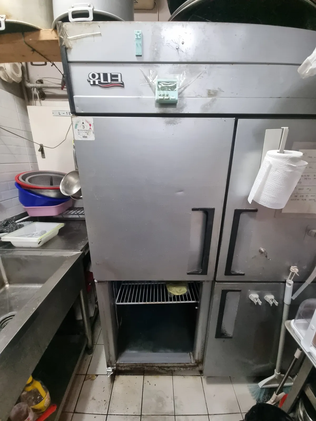 업소용 냉장고 문떨어짐 수리 시공 전